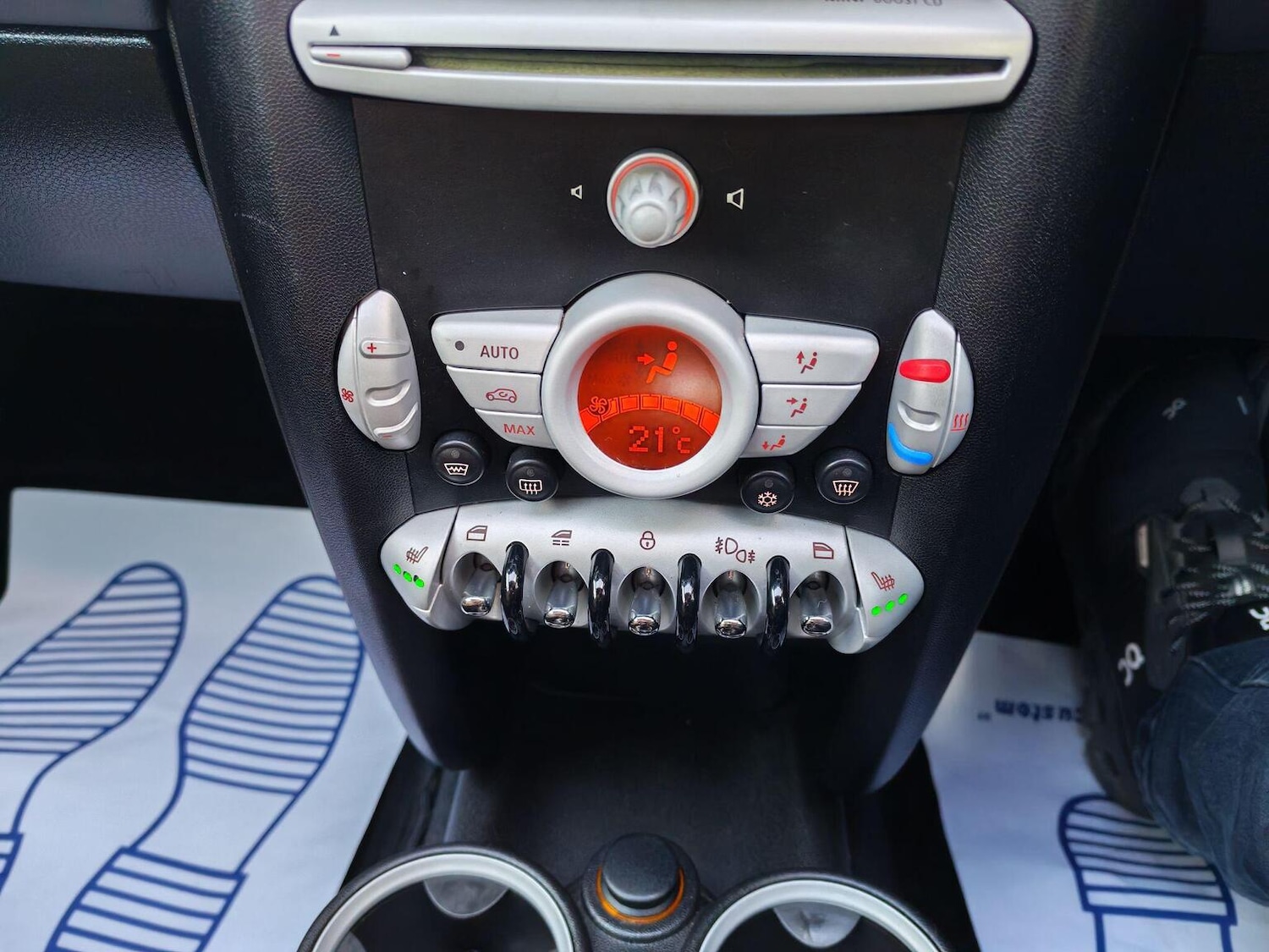 Used MINI Convertible 2010 for sale - 77707262: Photo 32