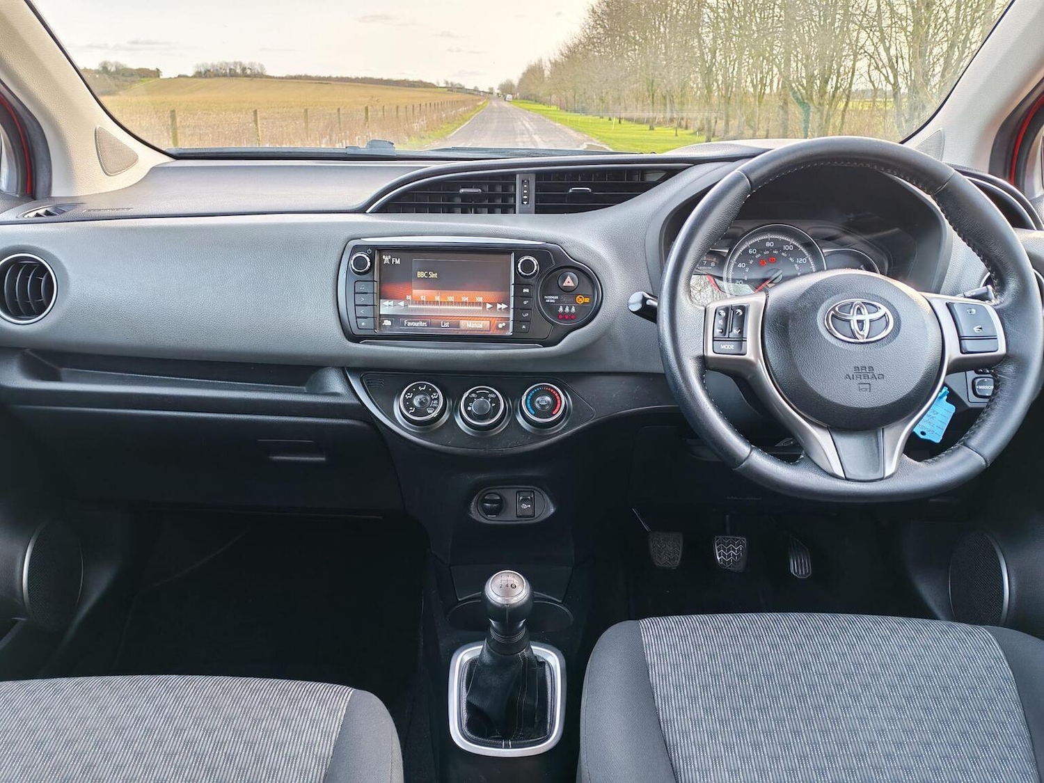 Used Toyota Yaris 2015 for sale - 77931264: Photo 17