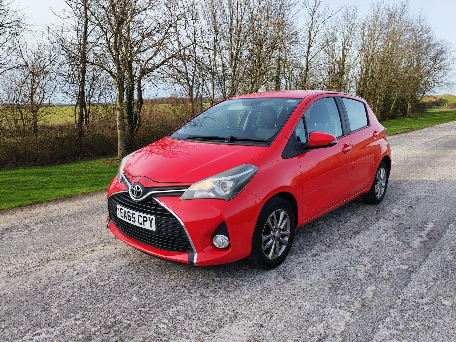 Used Toyota Yaris 2015 for sale - 77931264: Photo 2