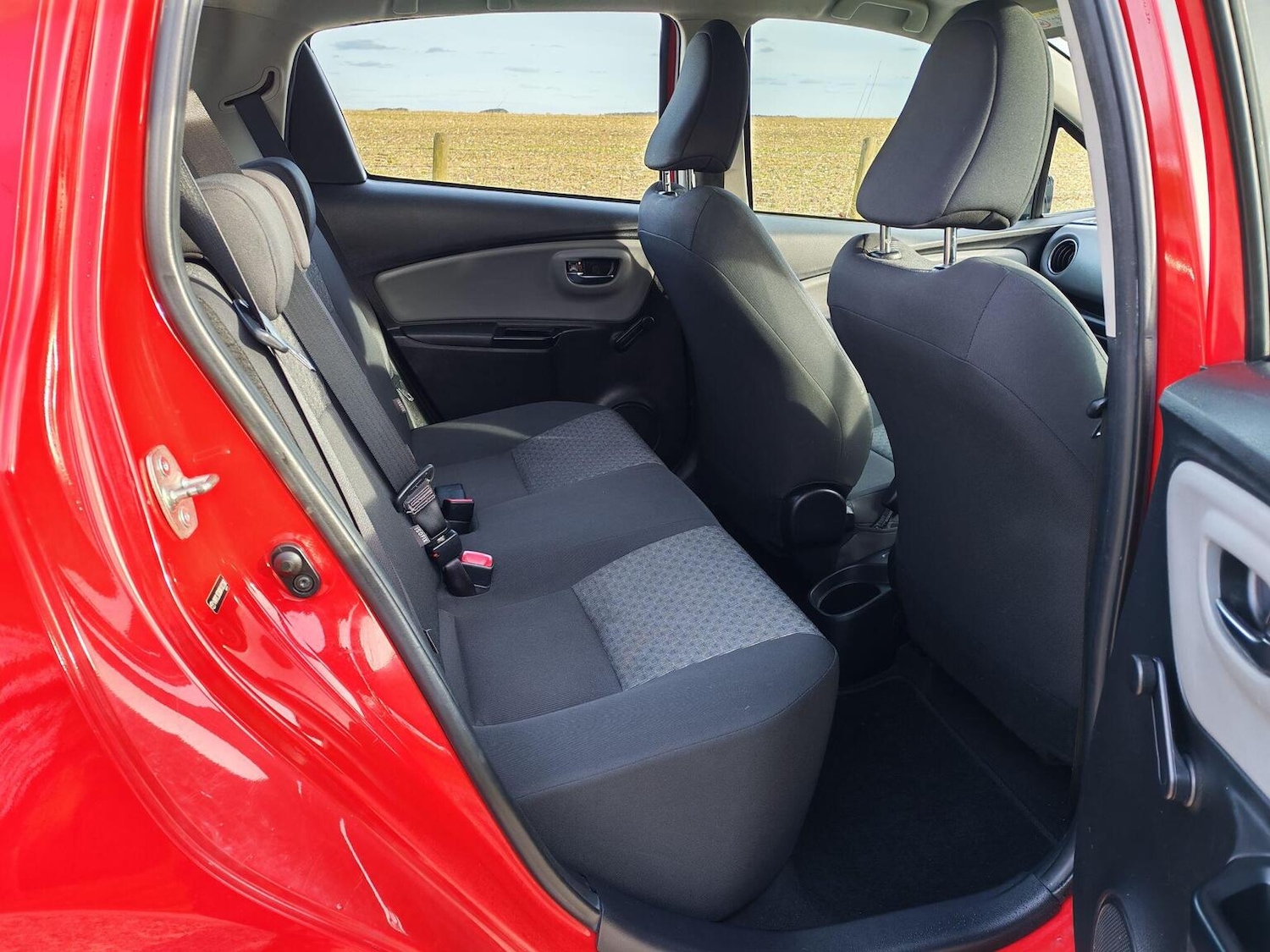 Used Toyota Yaris 2015 for sale - 77931264: Photo 20