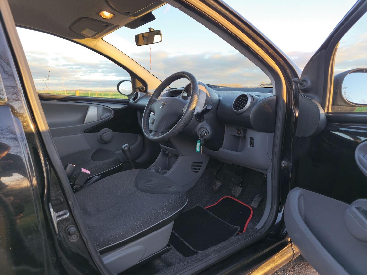 Used Peugeot 107 2010 for sale - 77318307: Photo 15