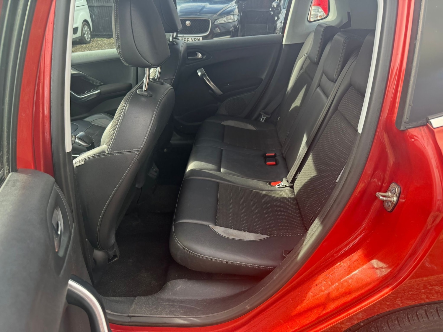 Used Peugeot 2008 2014 for sale - 77558819: Photo 9