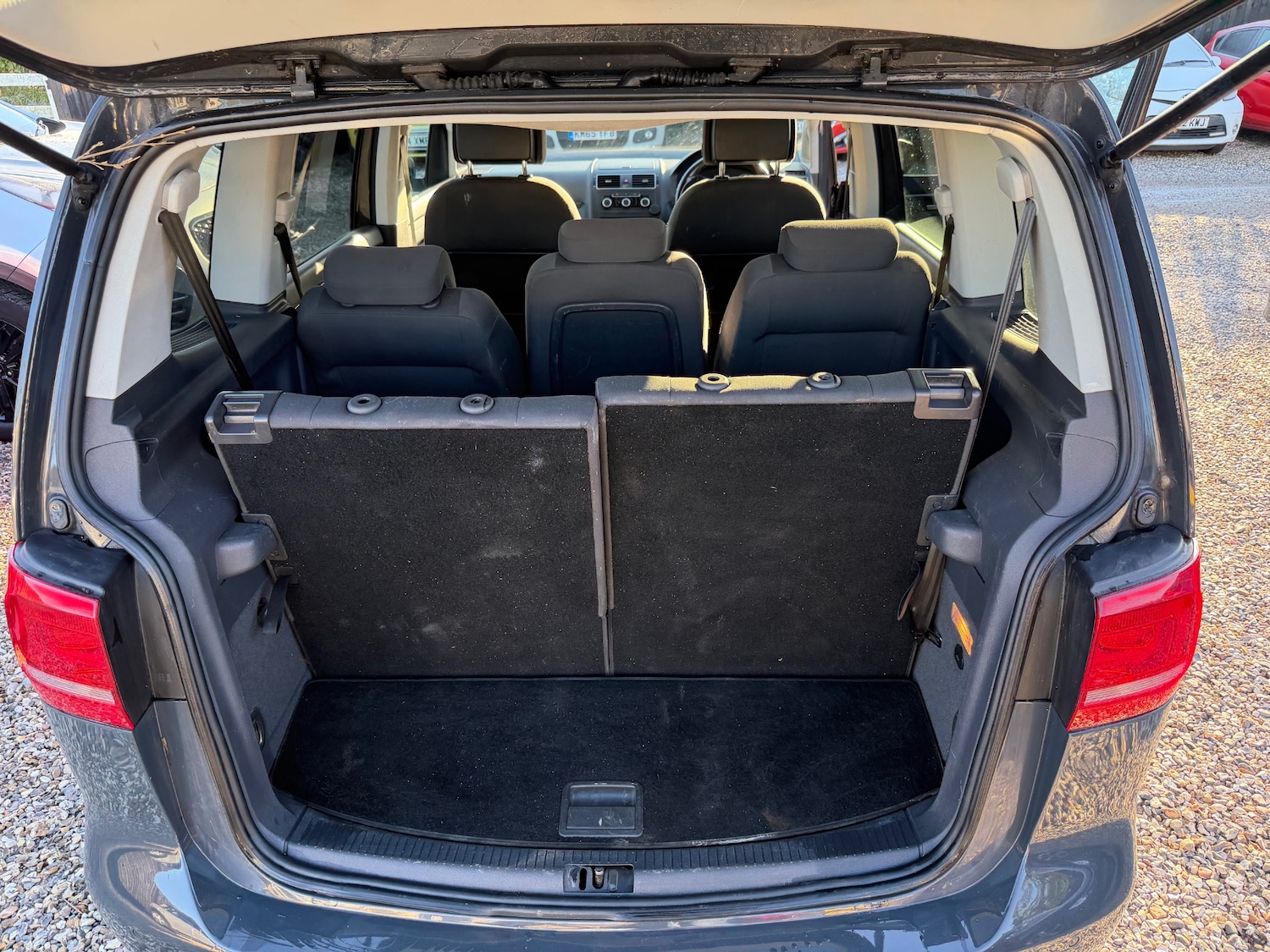 Used Volkswagen Touran 2014 for sale - 77105800: Photo 11