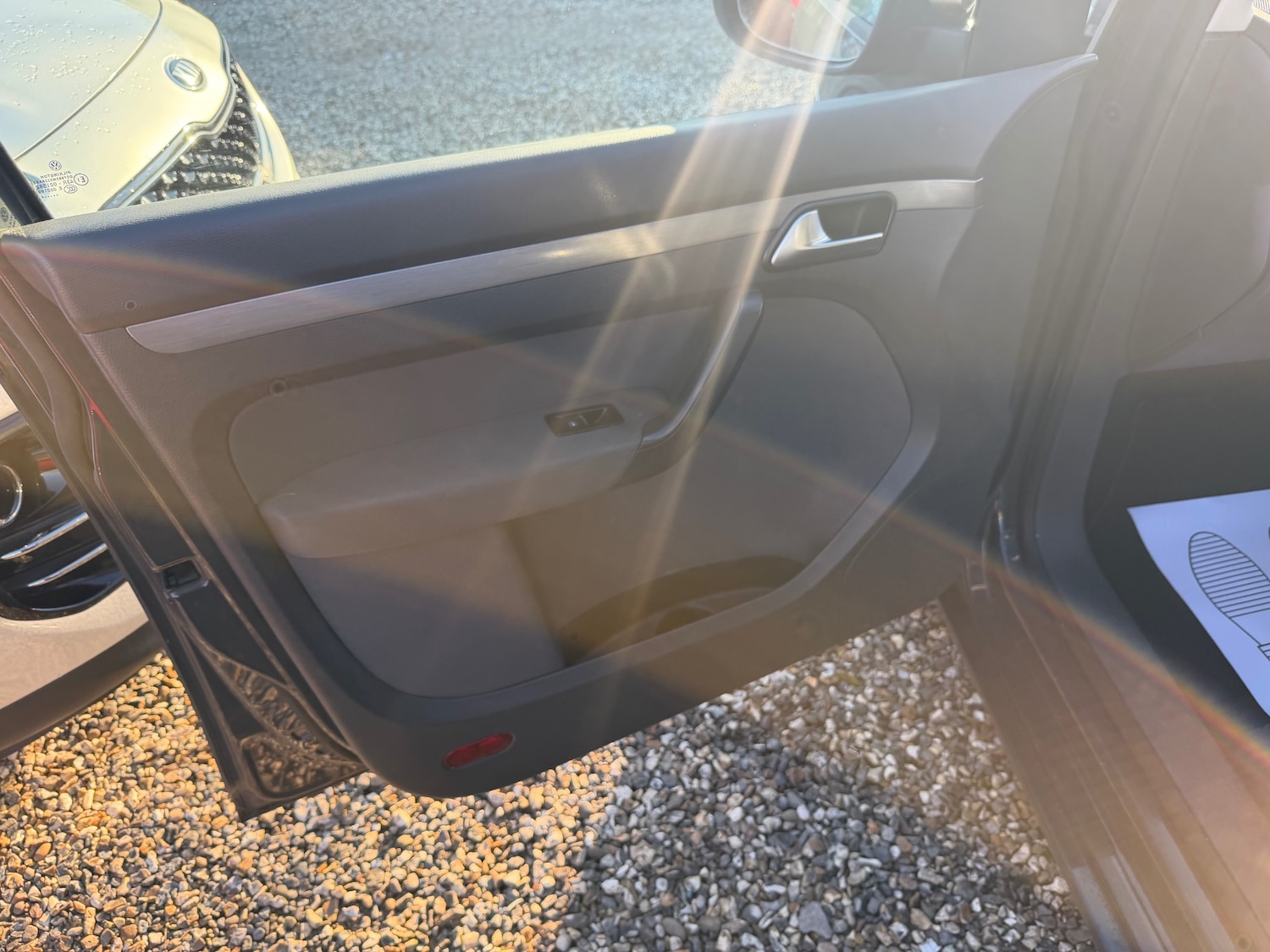 Used Volkswagen Touran 2014 for sale - 77105800: Photo 15