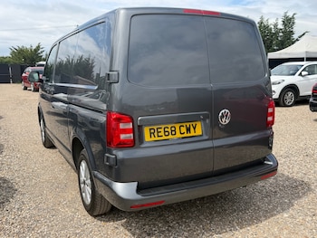 Used Volkswagen Transporter 2018 for sale - 78765743: Photo