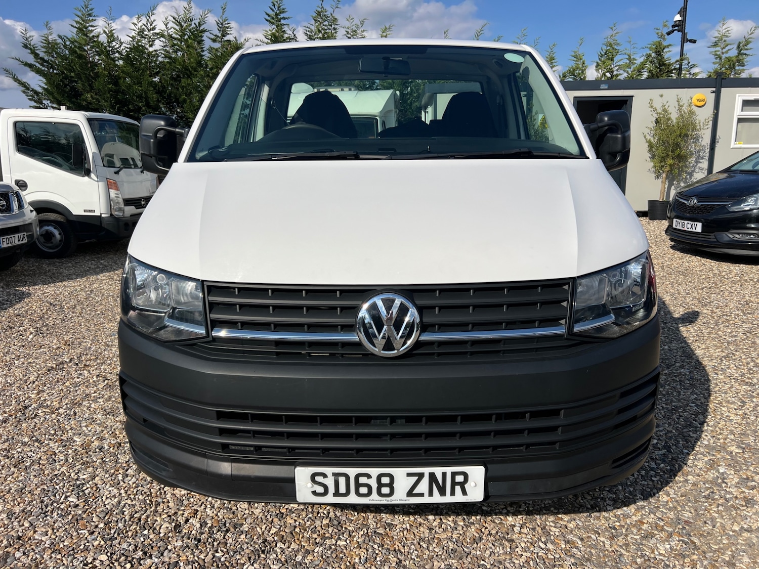 Used Volkswagen Transporter 2018 for sale - 76188388: Photo 2