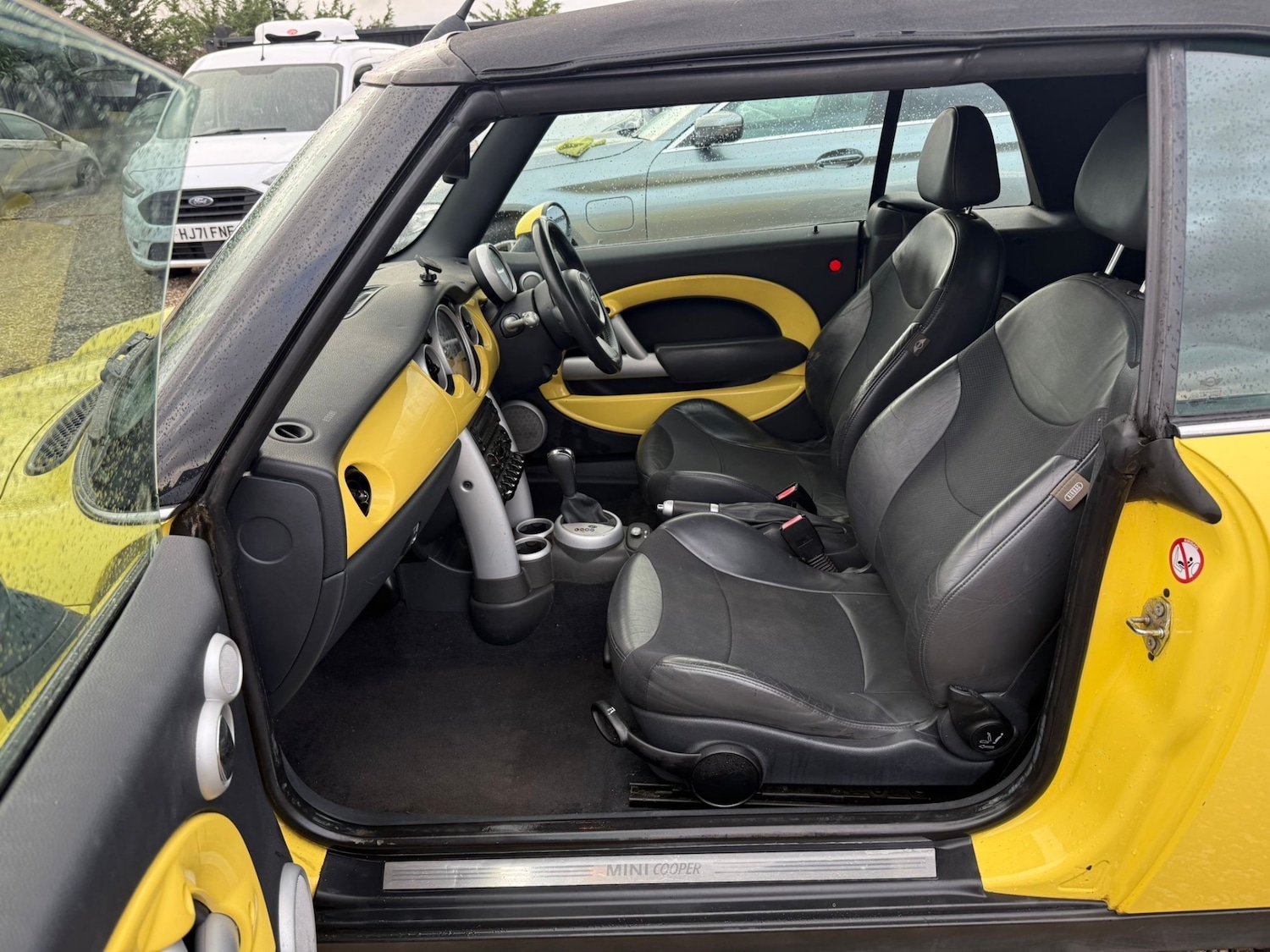 Used MINI Convertible 2004 for sale - 77298462: Photo 9