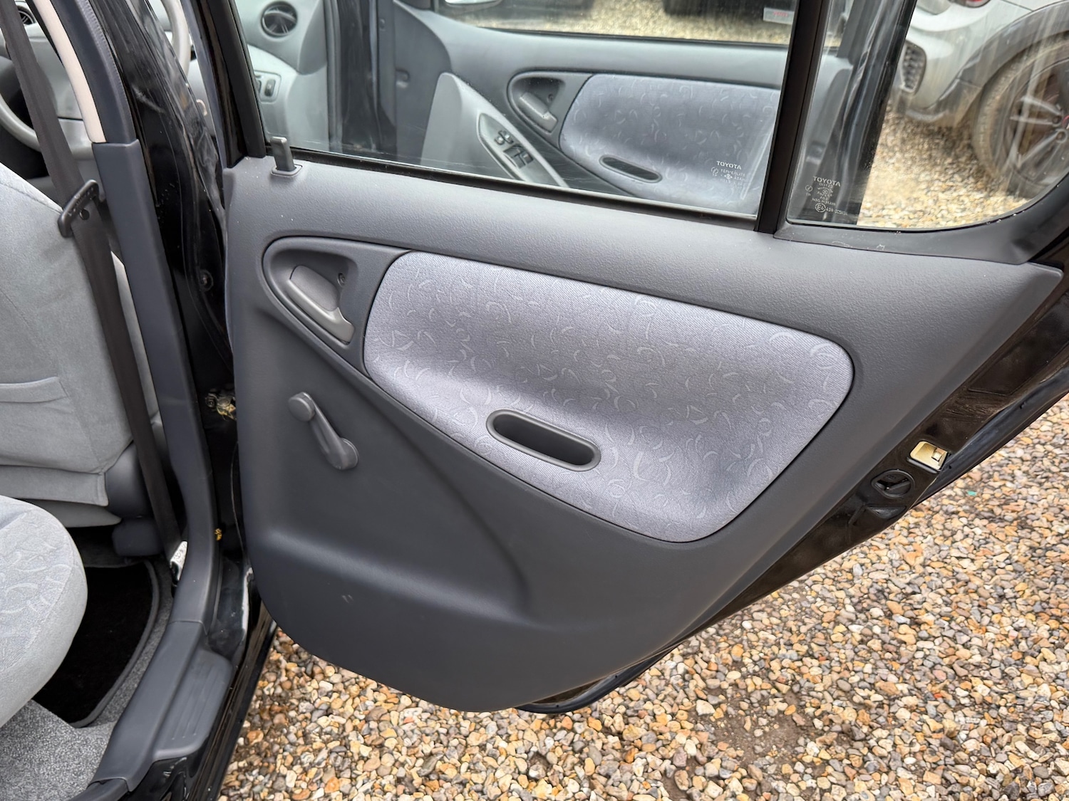 Used Toyota Yaris 2001 for sale - 77791364: Photo 11