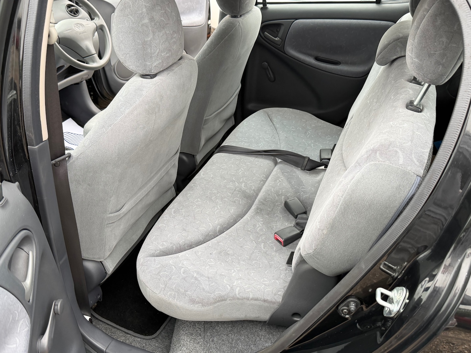 Used Toyota Yaris 2001 for sale - 77791364: Photo 13