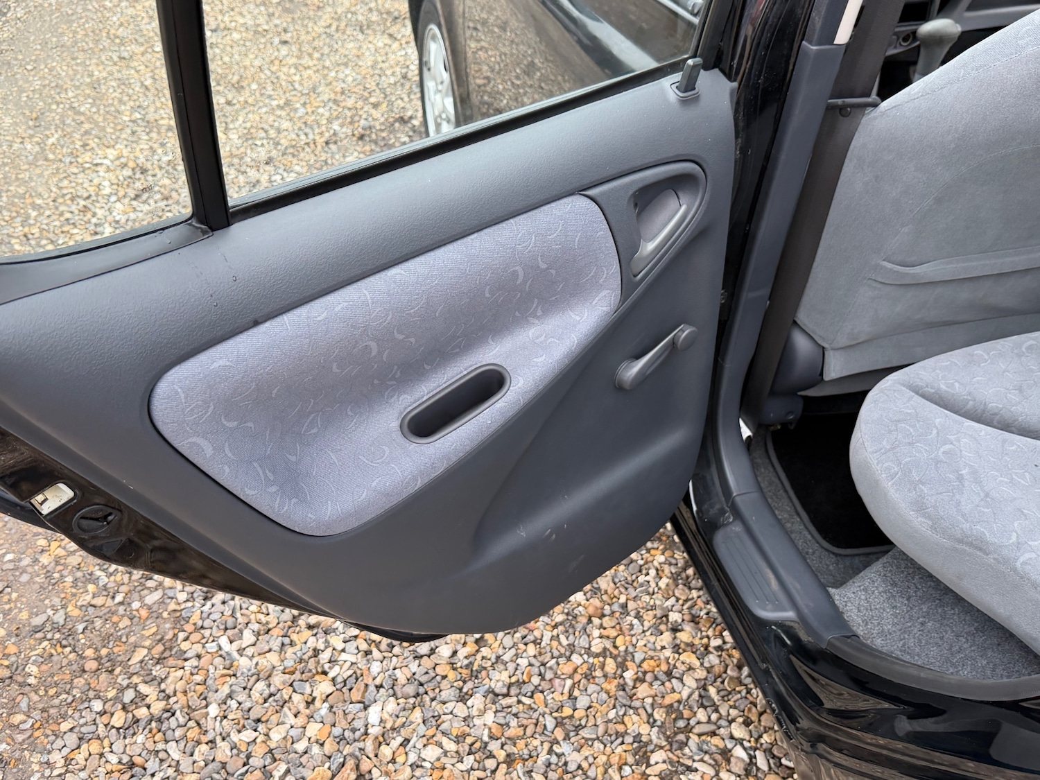 Used Toyota Yaris 2001 for sale - 77791364: Photo 14