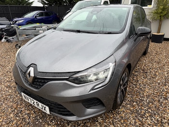 Used Renault Clio 2023 for sale - 76904950: Photo