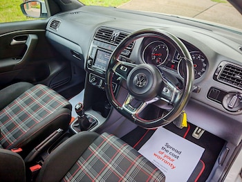 Used Volkswagen Polo 2015 for sale - 76167137: Photo