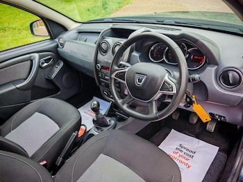 Used Dacia Duster 2017 for sale - 78301780: Photo