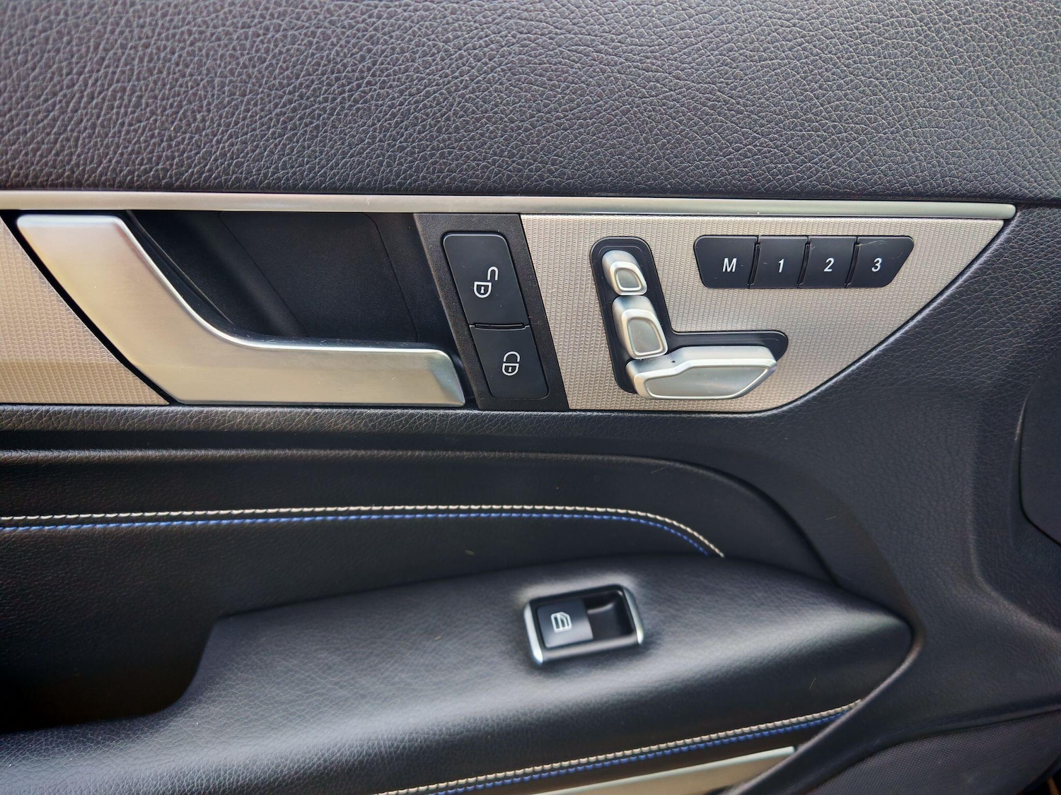 Used Mercedes-Benz E Class for sale - 77977651: Photo 40