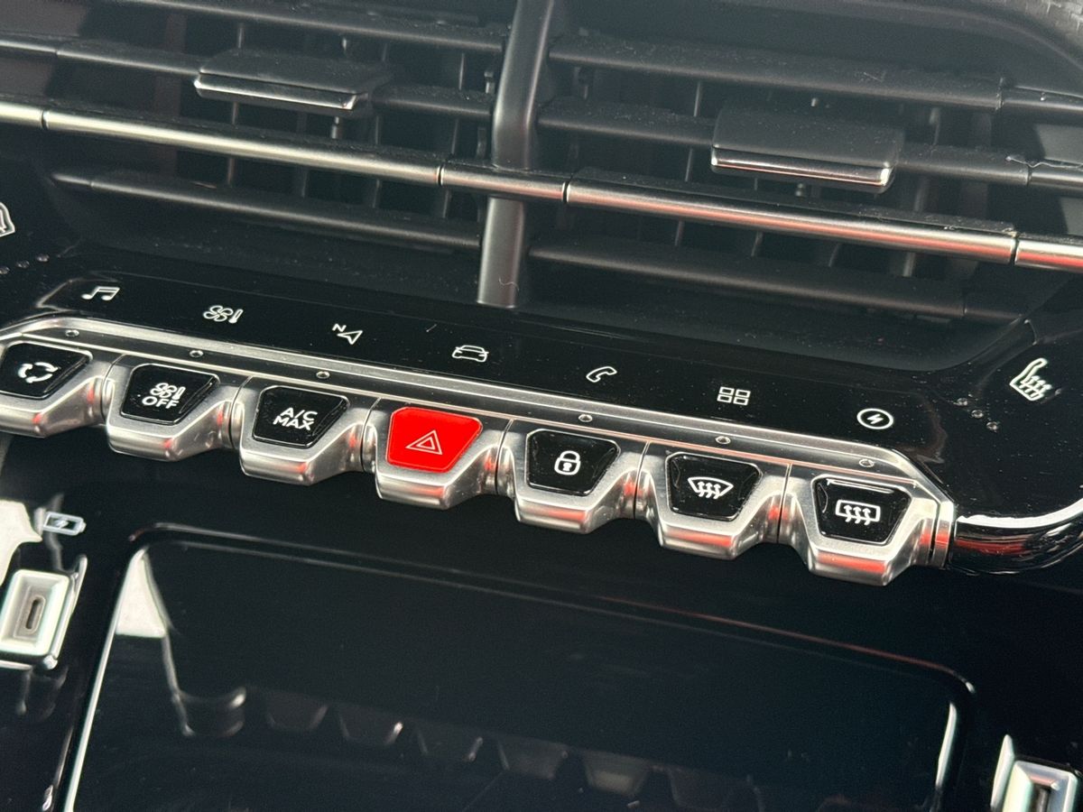 Used Peugeot E-2008 2023 for sale - 76133394: Photo 28