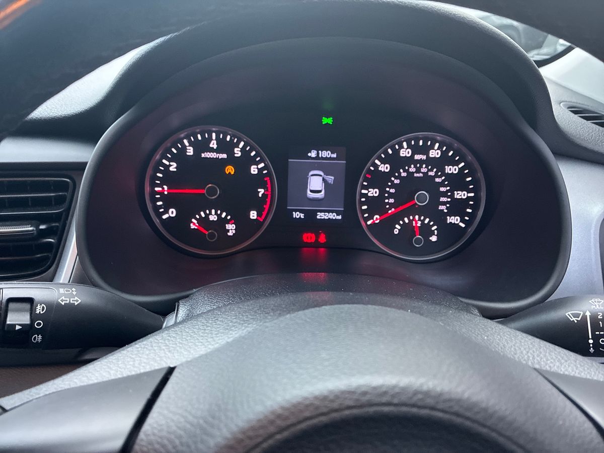 Used Kia Stonic 2019 for sale - 76892916: Photo 26