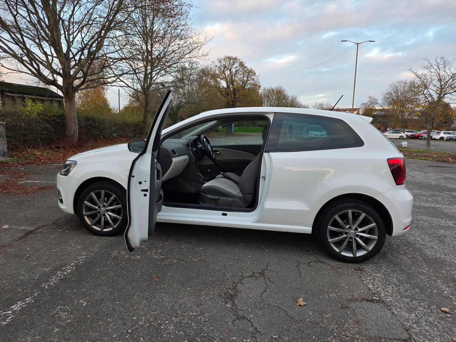 Used Volkswagen Polo 2015 for sale - 76625320: Photo 15