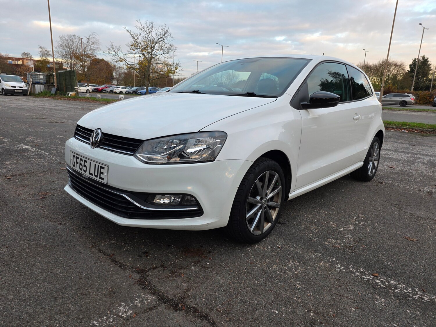 Used Volkswagen Polo 2015 for sale - 76625320: Photo 2