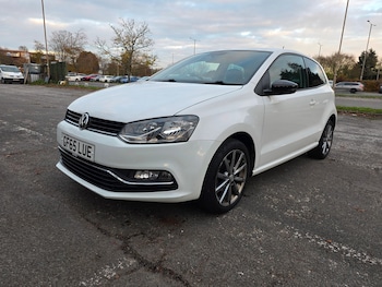 Used Volkswagen Polo 2015 for sale - 76625320: Photo
