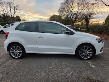 Used Volkswagen Polo 2015 for sale - 76625320: Photo