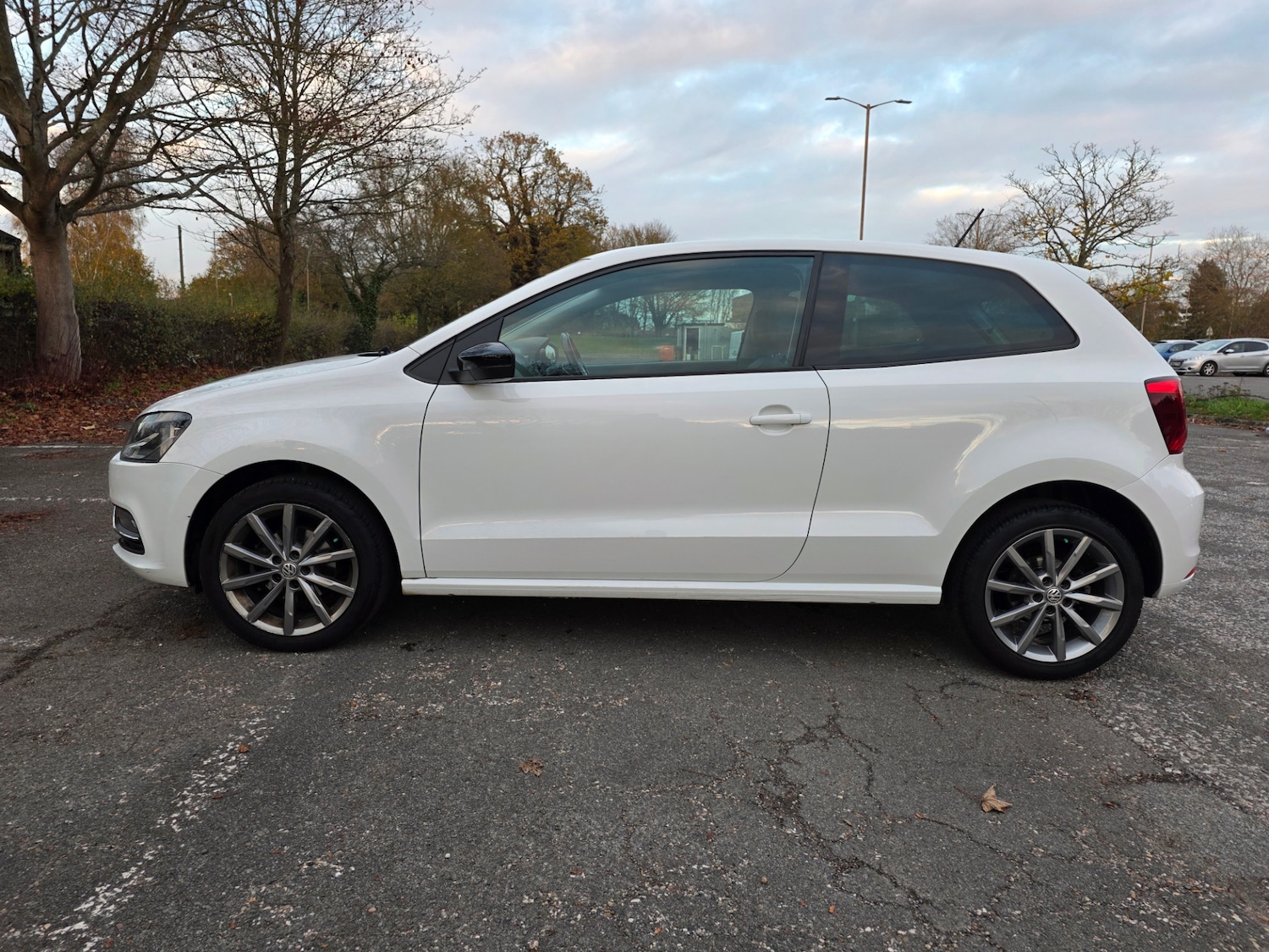 Used Volkswagen Polo 2015 for sale - 76625320: Photo 4