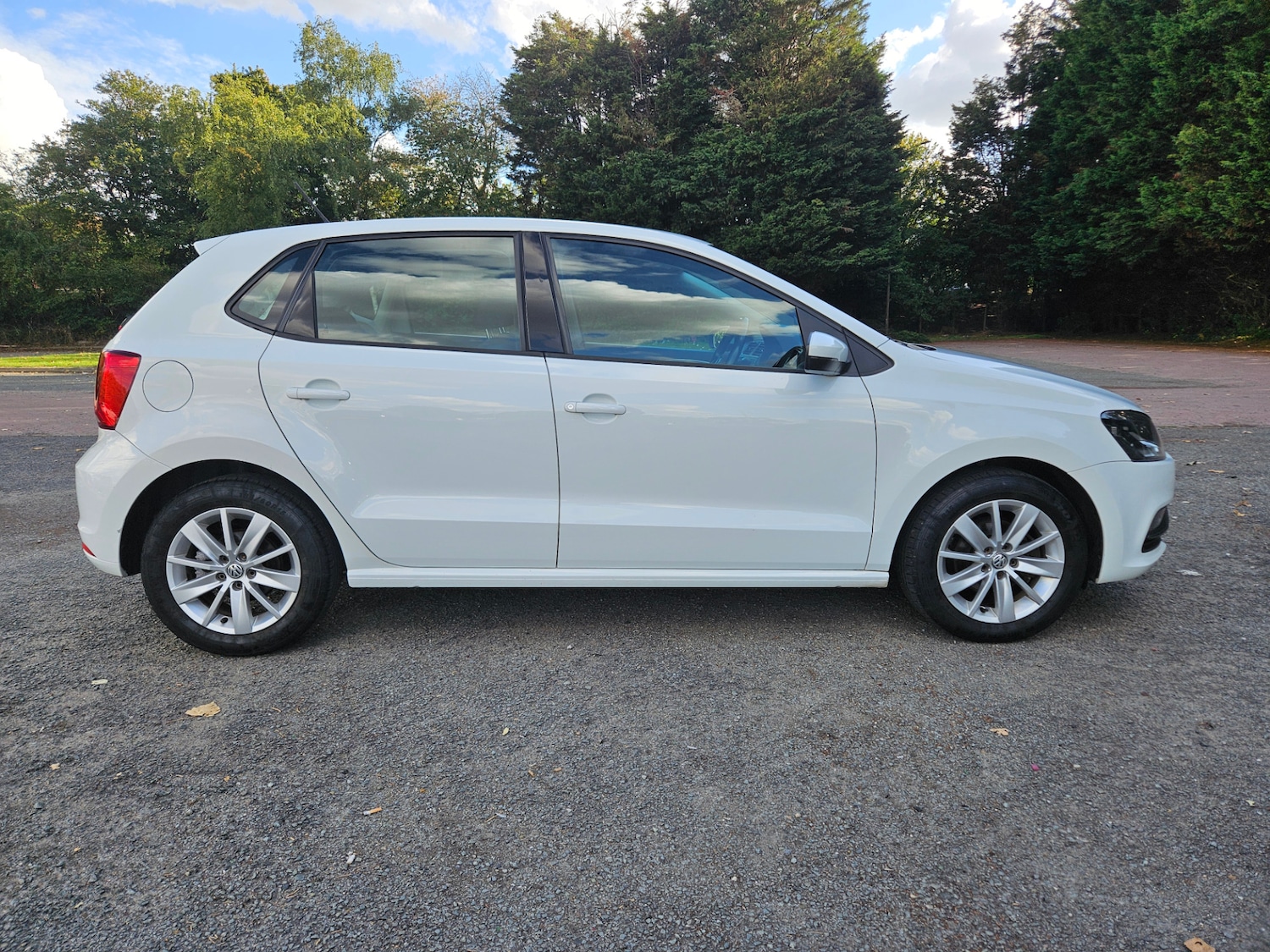 Used Volkswagen Polo 2015 for sale - 76363120: Photo 3