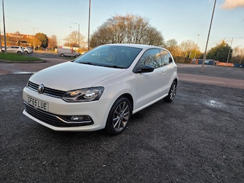 Used Volkswagen Polo 2015 for sale - 77708570: Photo