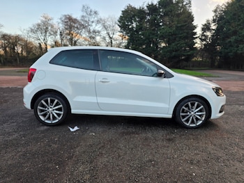 Used Volkswagen Polo 2015 for sale - 77708570: Photo