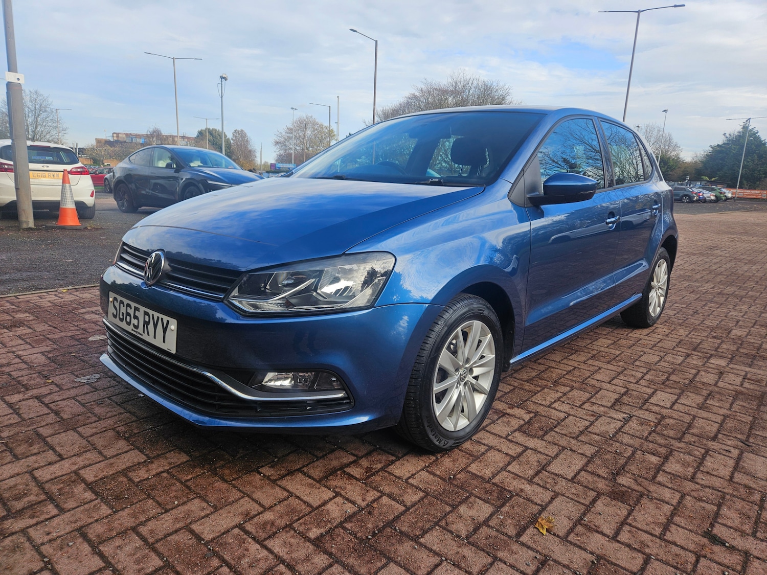 Used Volkswagen Polo 2015 for sale - 76554520: Photo 2