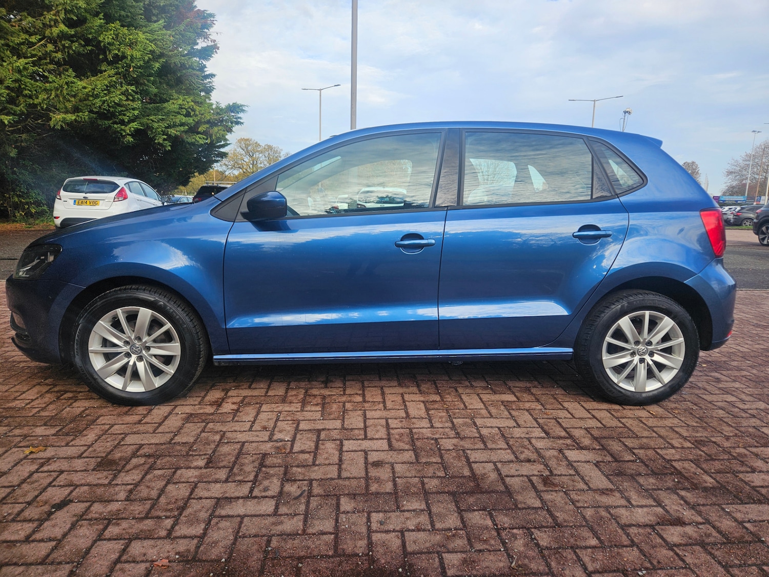 Used Volkswagen Polo 2015 for sale - 76554520: Photo 4