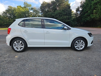 Used Volkswagen Polo 2015 for sale - 75874572: Photo