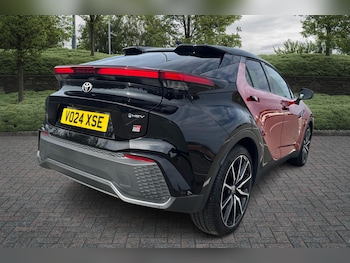 Used Toyota C-HR 2024 for sale - 76025869: Photo 2