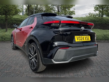 Used Toyota C-HR 2024 for sale - 76025869: Photo 4