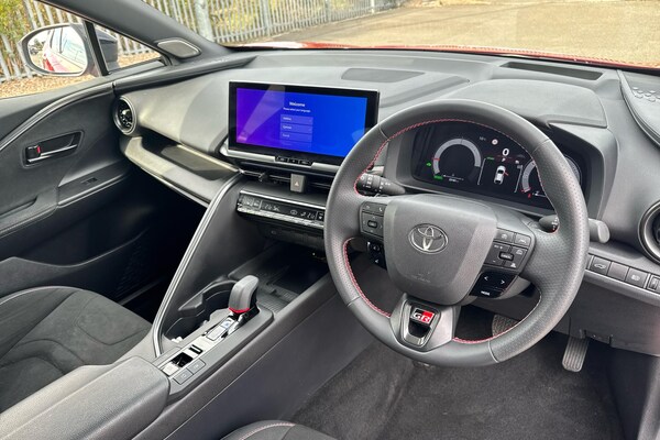Used Toyota C-HR 2024 for sale - 76025869: Photo 5