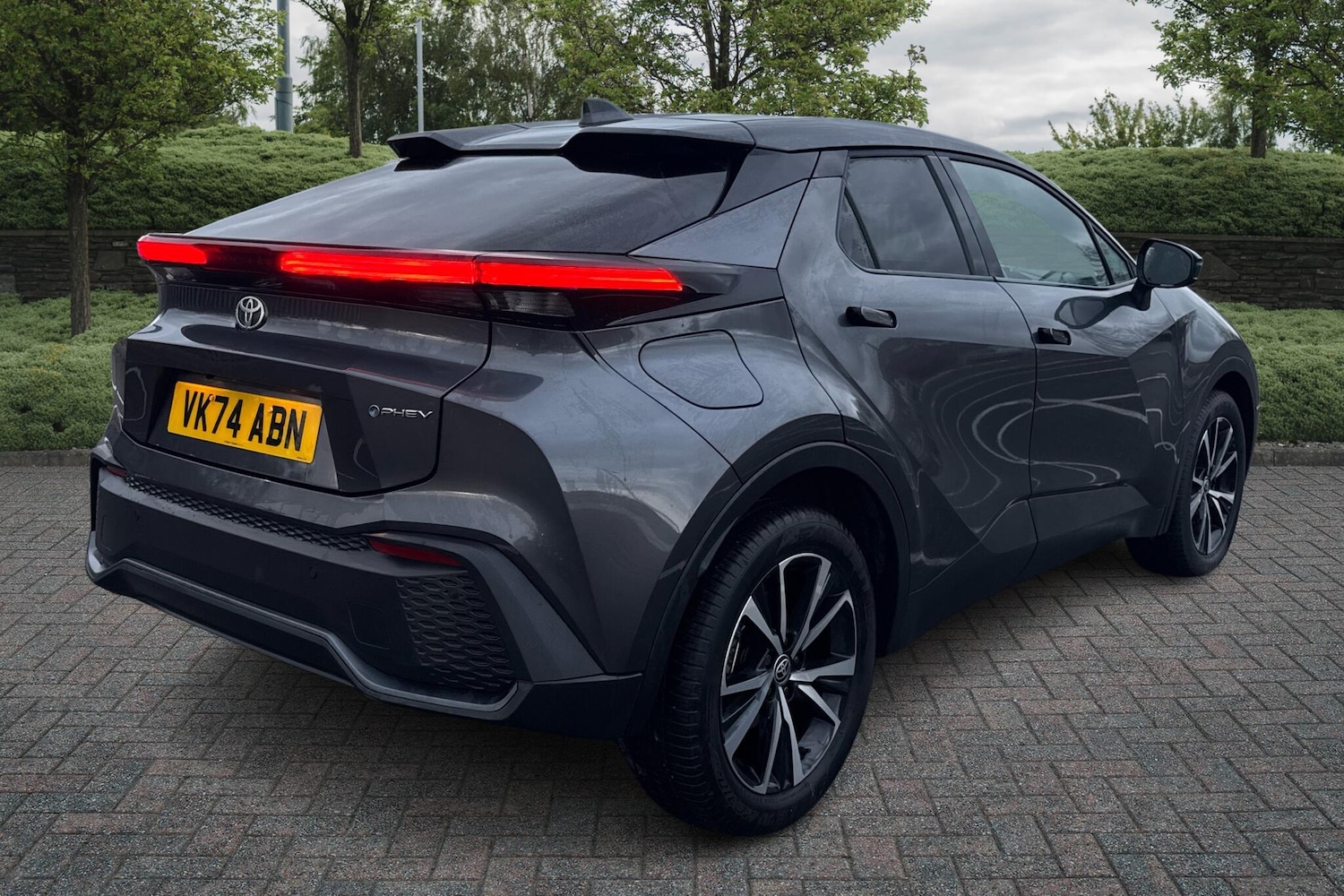 Used Toyota C-HR 2024 for sale - 76937252: Photo 2