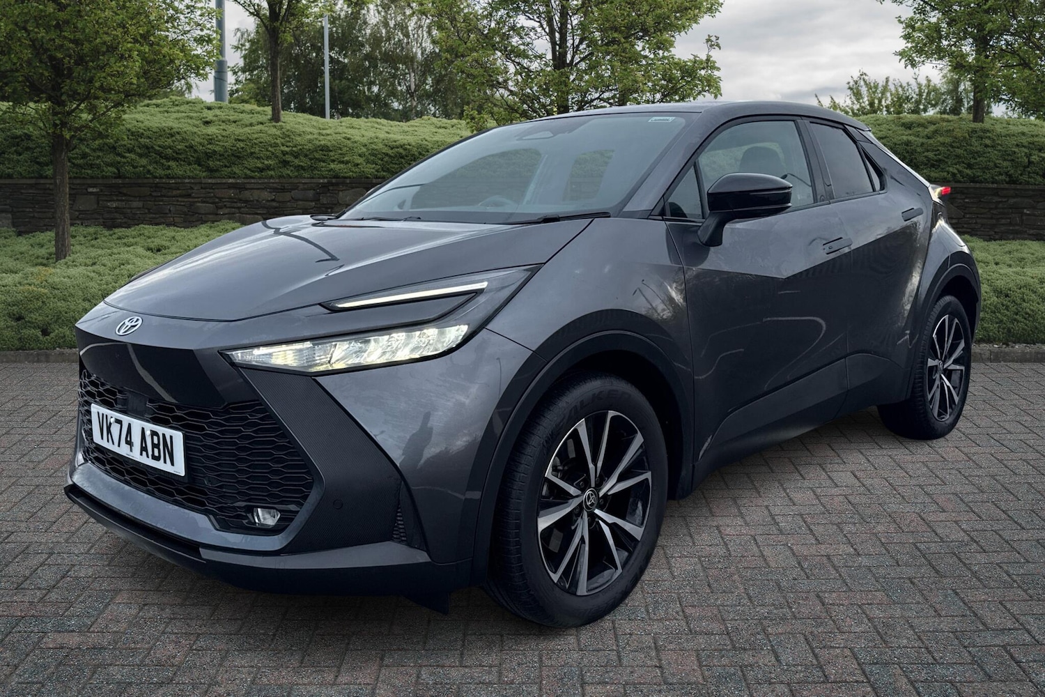 Used Toyota C-HR 2024 for sale - 76937252: Photo 3