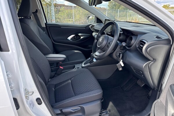 Used Toyota Yaris 2023 for sale - 75733604: Photo 11