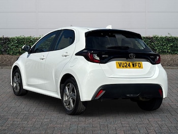 Used Toyota Yaris 2024 for sale - 77725217: Photo