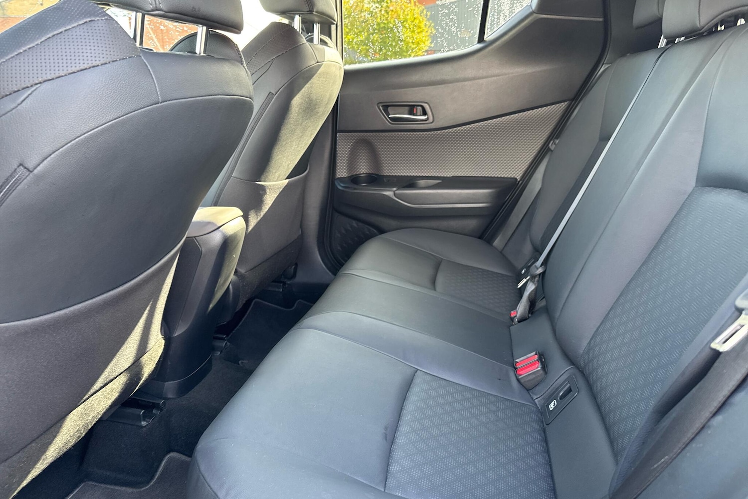 Used Toyota C-HR 2023 for sale - 76730677: Photo 12