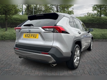 Used Toyota RAV4 2021 for sale - 76073821: Photo 2