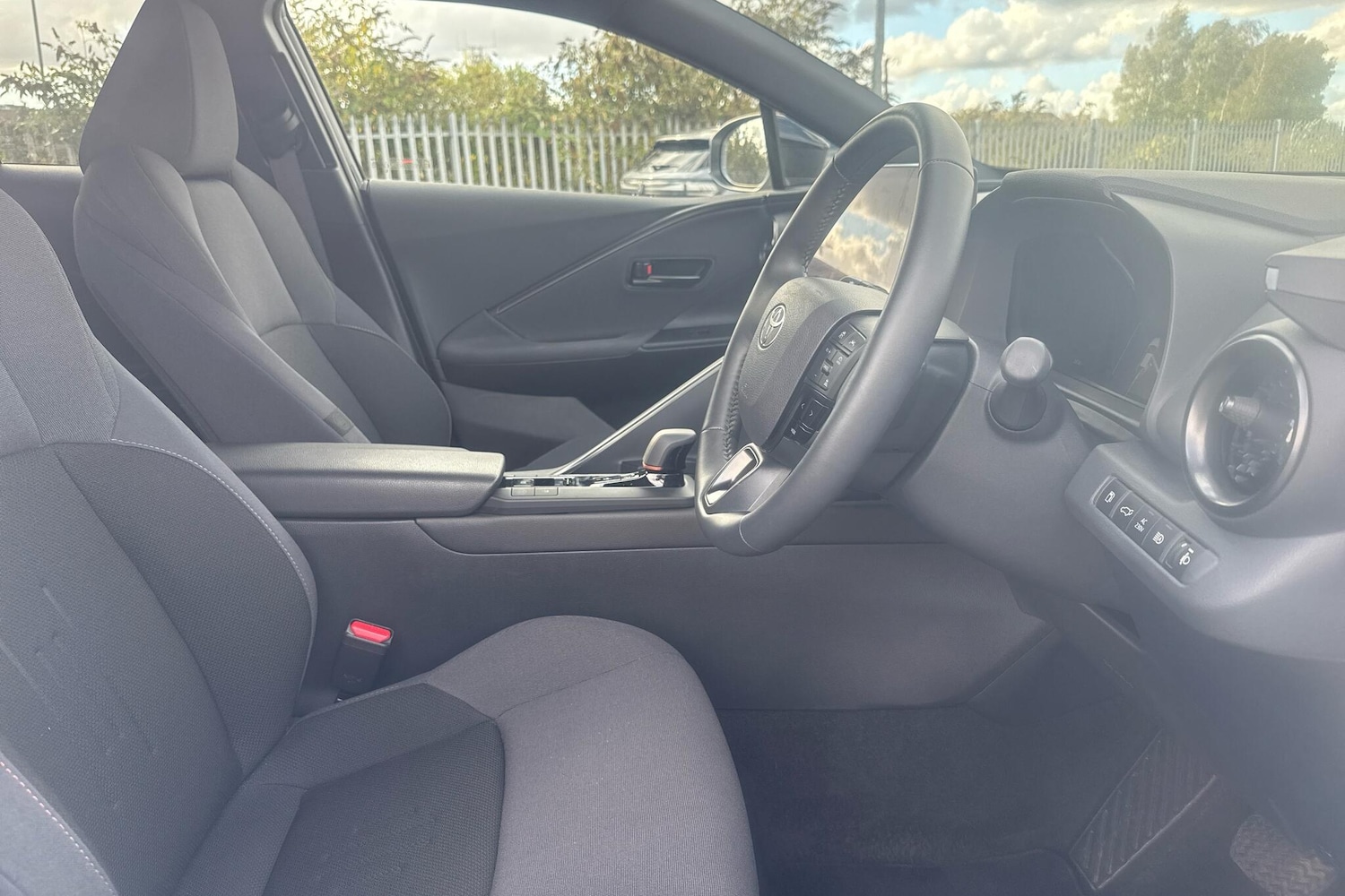 Used Toyota C-HR 2024 for sale - 76647380: Photo 11