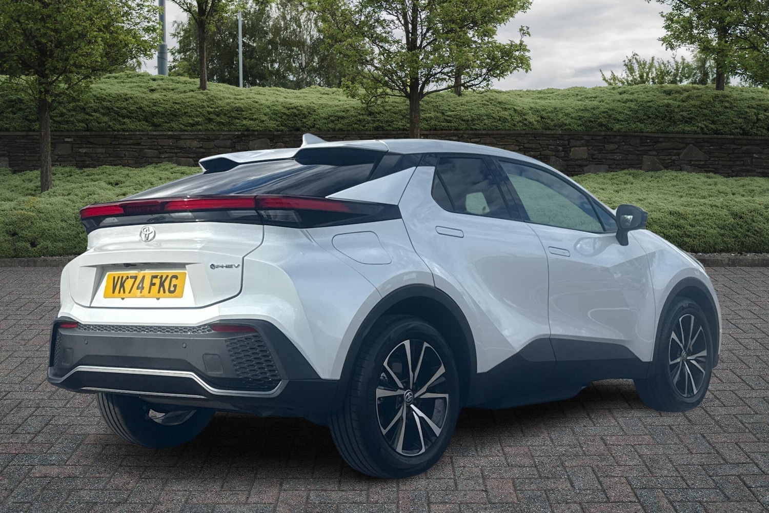 Used Toyota C-HR 2024 for sale - 76647380: Photo 2