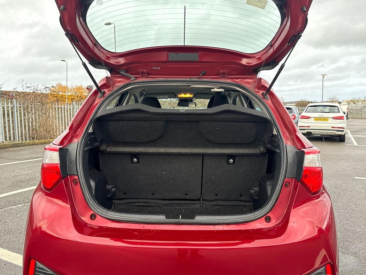 Used Toyota Yaris 2018 for sale - 77052384: Photo 10