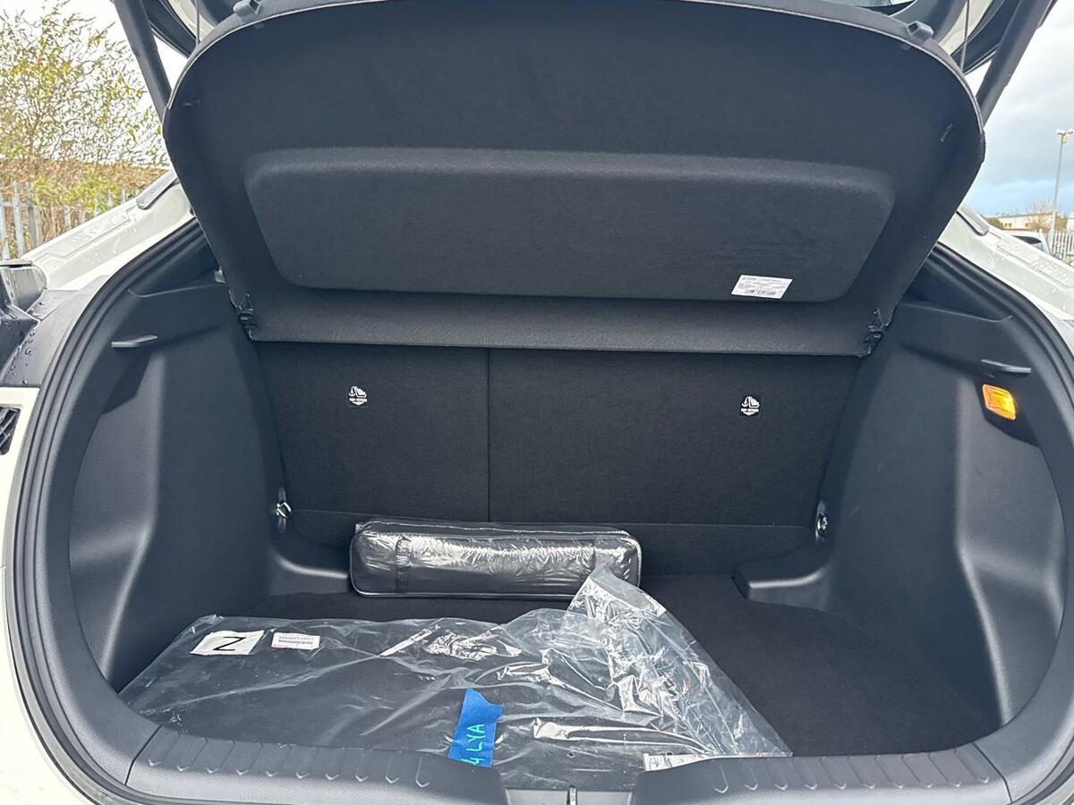 Used Toyota C-HR 2024 for sale - 76800410: Photo 10