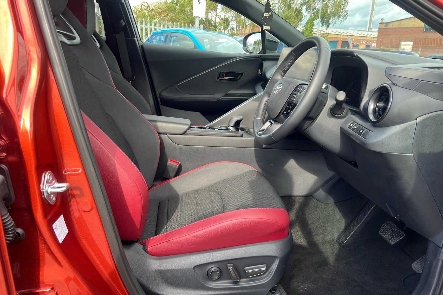 Used Toyota C-HR 2025 for sale - 77599818: Photo 11