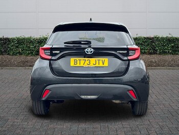 Used Toyota Yaris 2023 for sale - 77725253: Photo