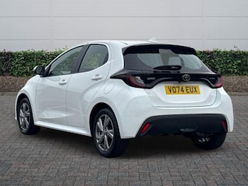 Used Toyota Yaris 2024 for sale - 79647058: Photo