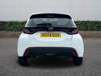 Used Toyota Yaris 2024 for sale - 79647058: Photo