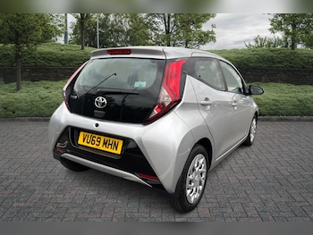 Used Toyota AYGO 2019 for sale - 76073799: Photo 2
