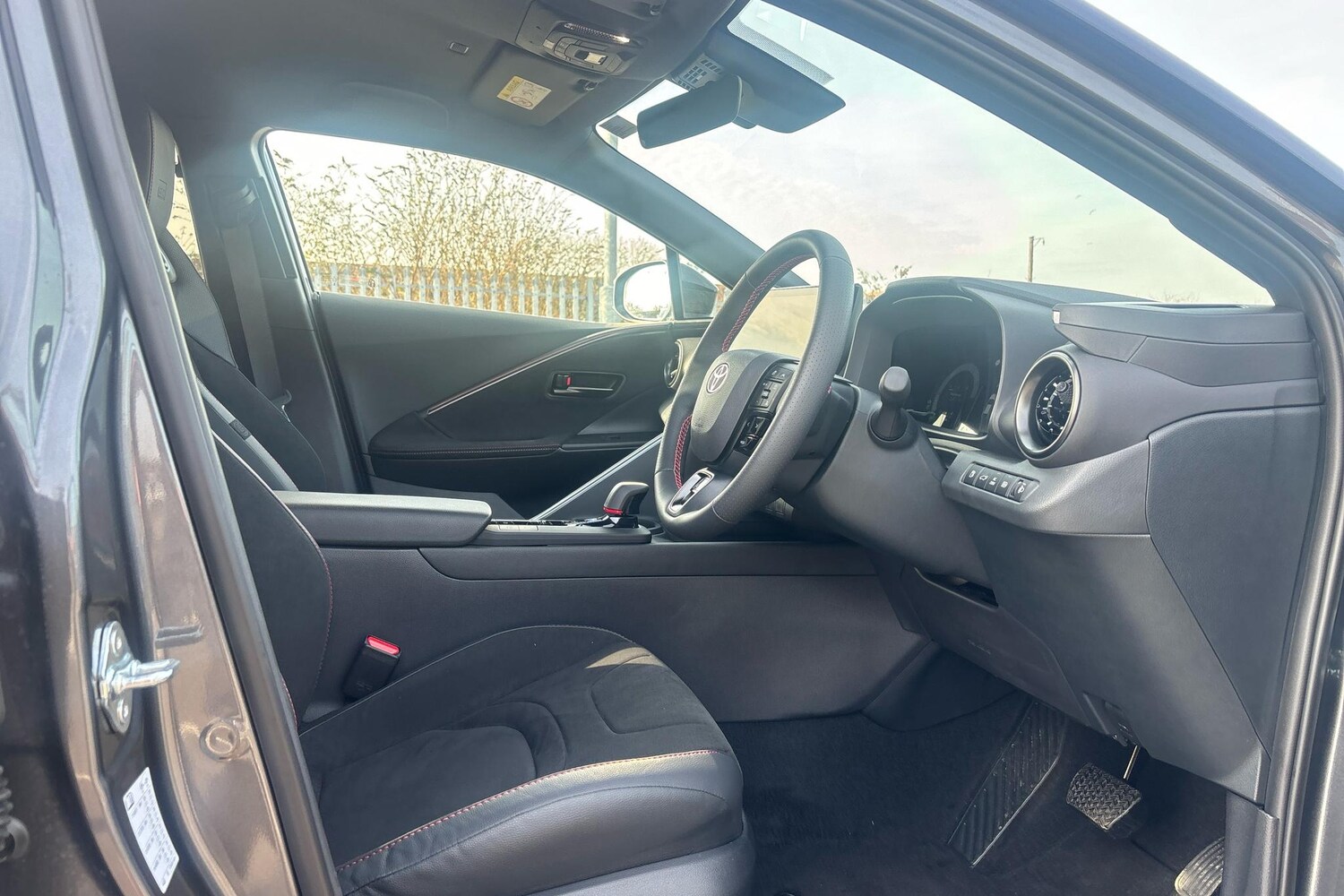 Used Toyota C-HR 2024 for sale - 76647376: Photo 11